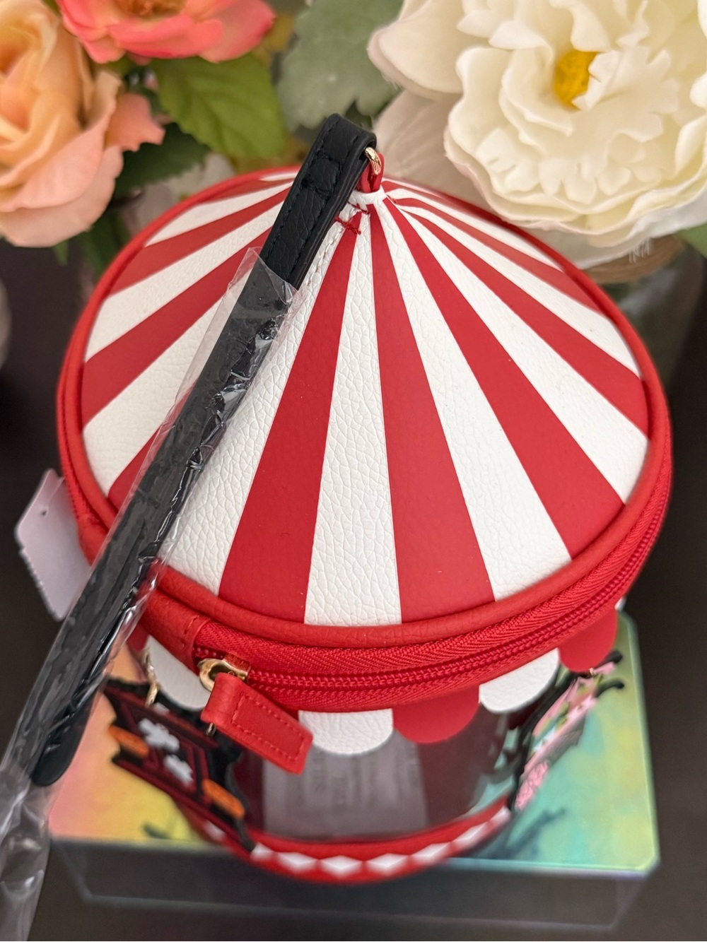 🆕🎪 BATH & BODY WORKS HALLOWEEN CIRCUS CAROUSEL WRISTLET/PURSE. BRAND NEW! - Picture 4 of 8